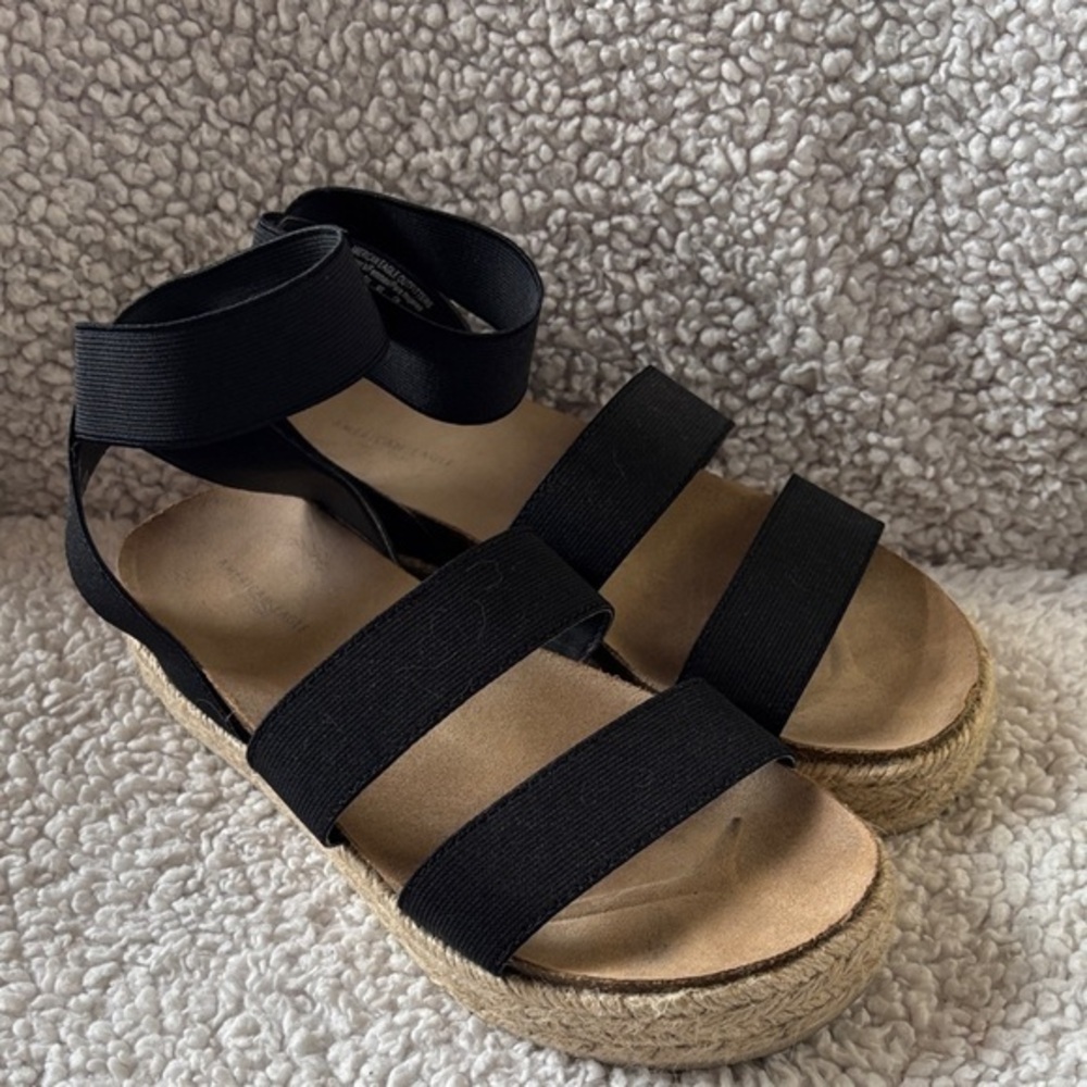 American Eagle Outfitters womenβs strappy platform Sandals, size 7